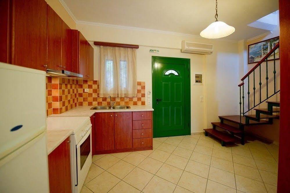 Aparthotel Oasis Exclusive Parga Exterior foto